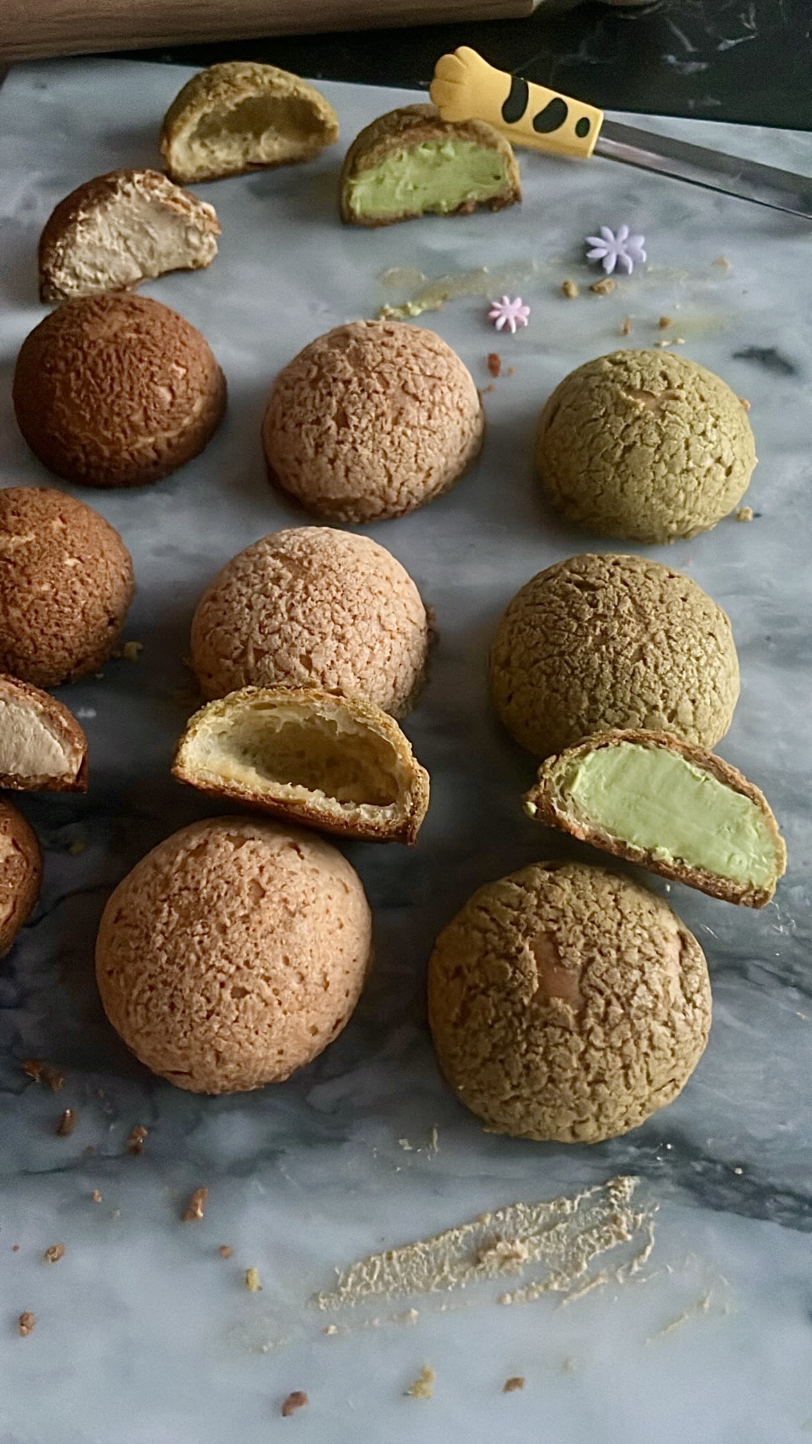 Choux pastry in original, chocolate and matcha flavor