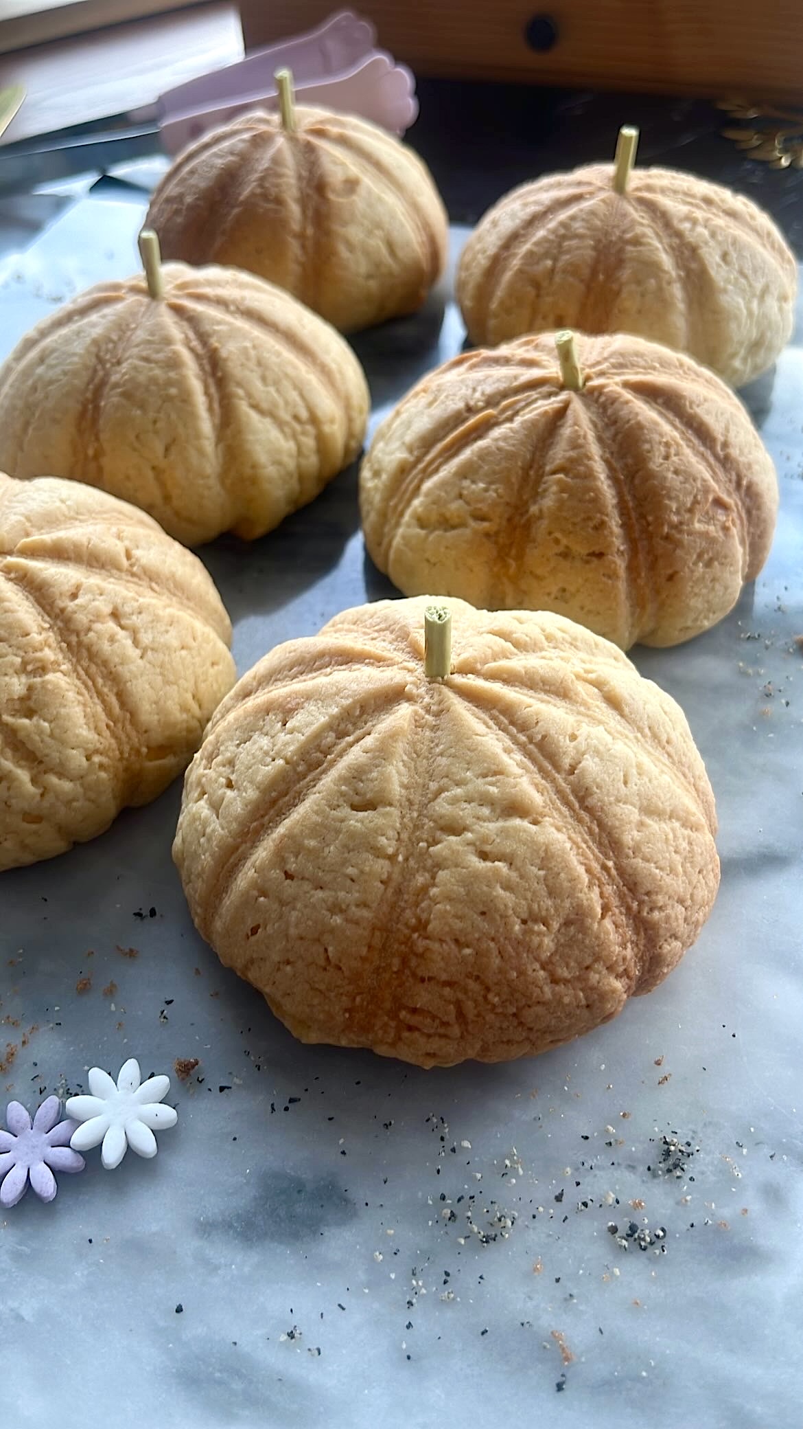 Bread with a crispy top shaped like a pumpkin