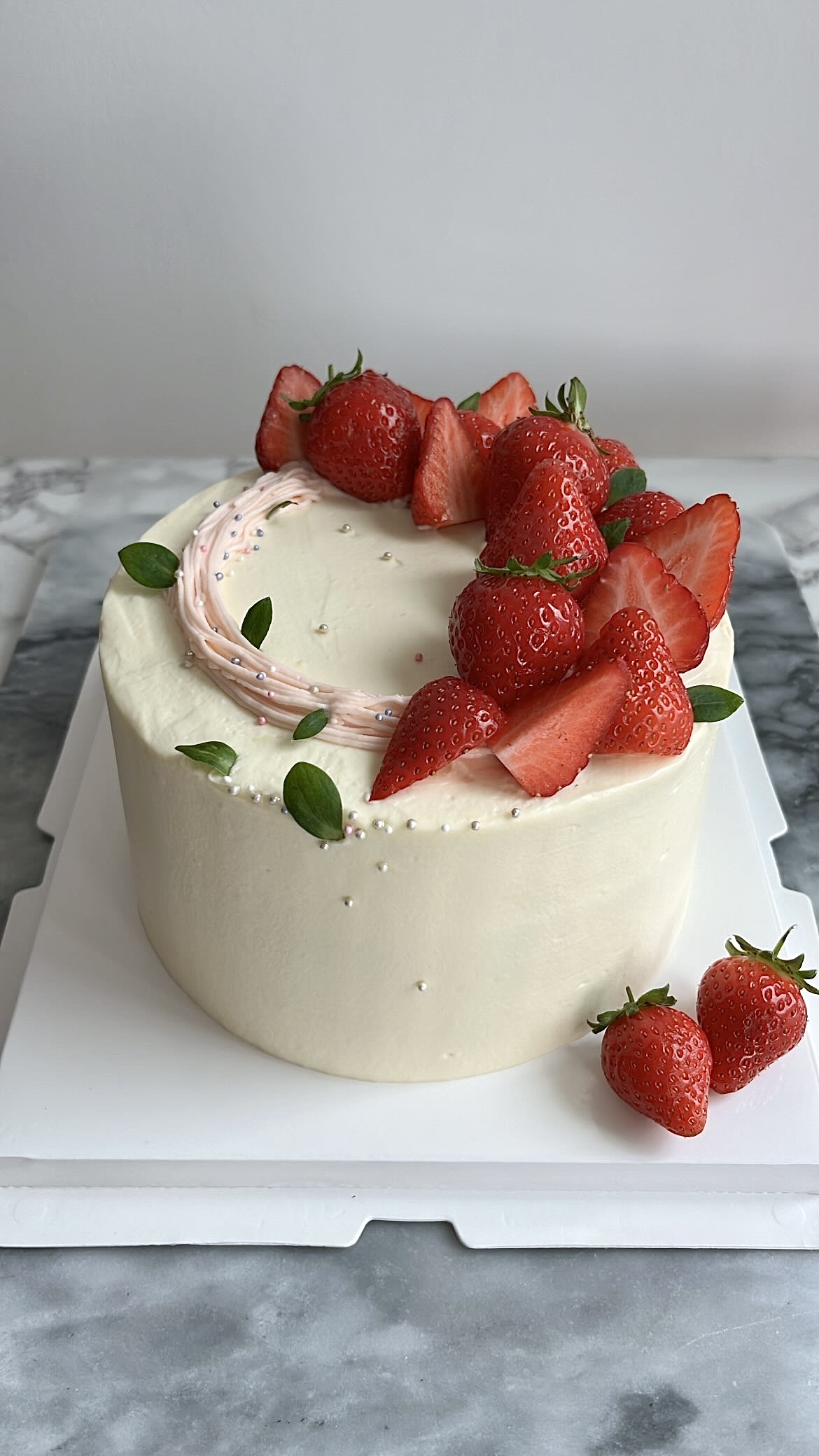 Strawberry cake with cream decoration on top